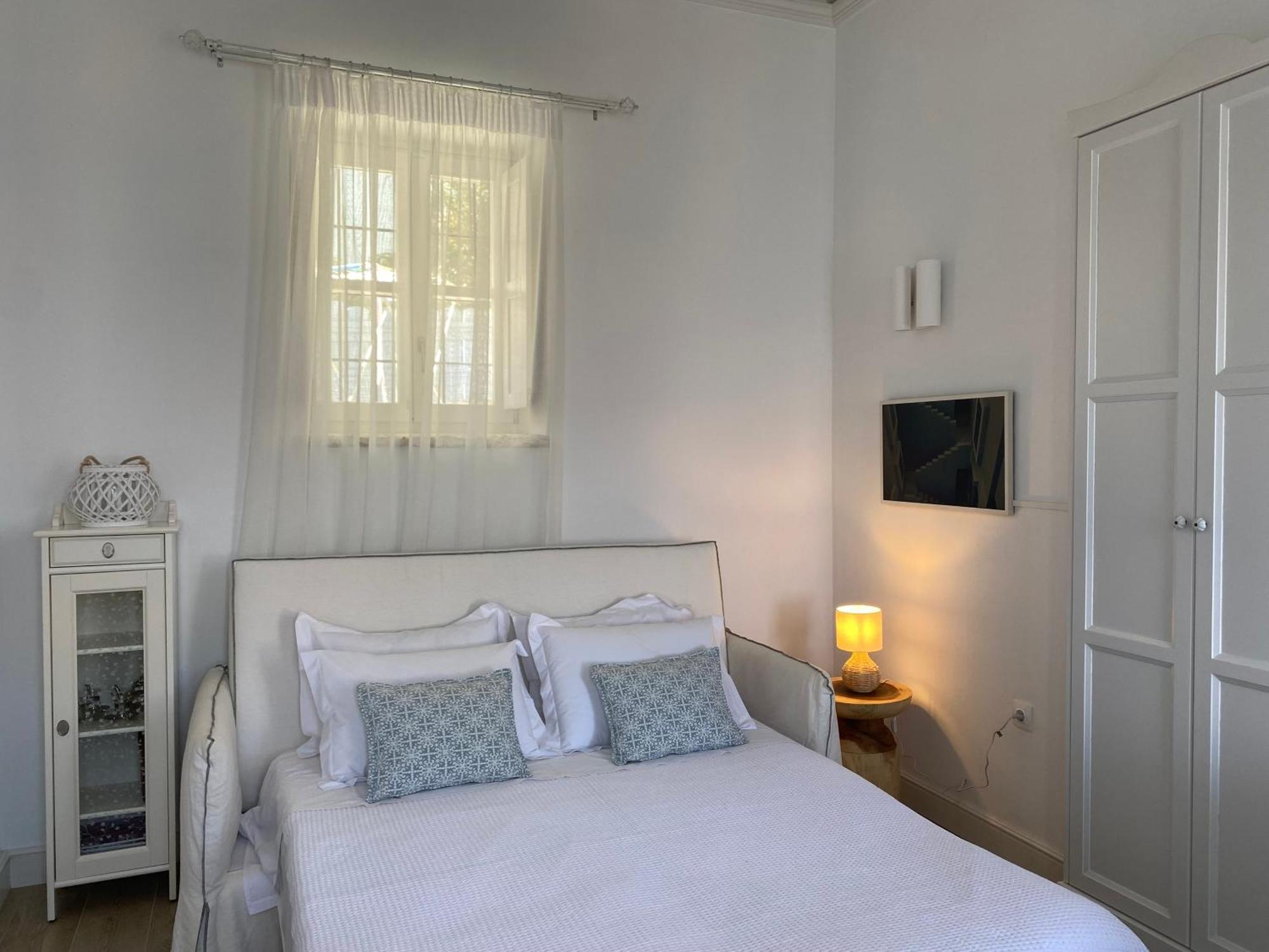 Halki Sea Breeze - A Waterfront Villa エクステリア 写真