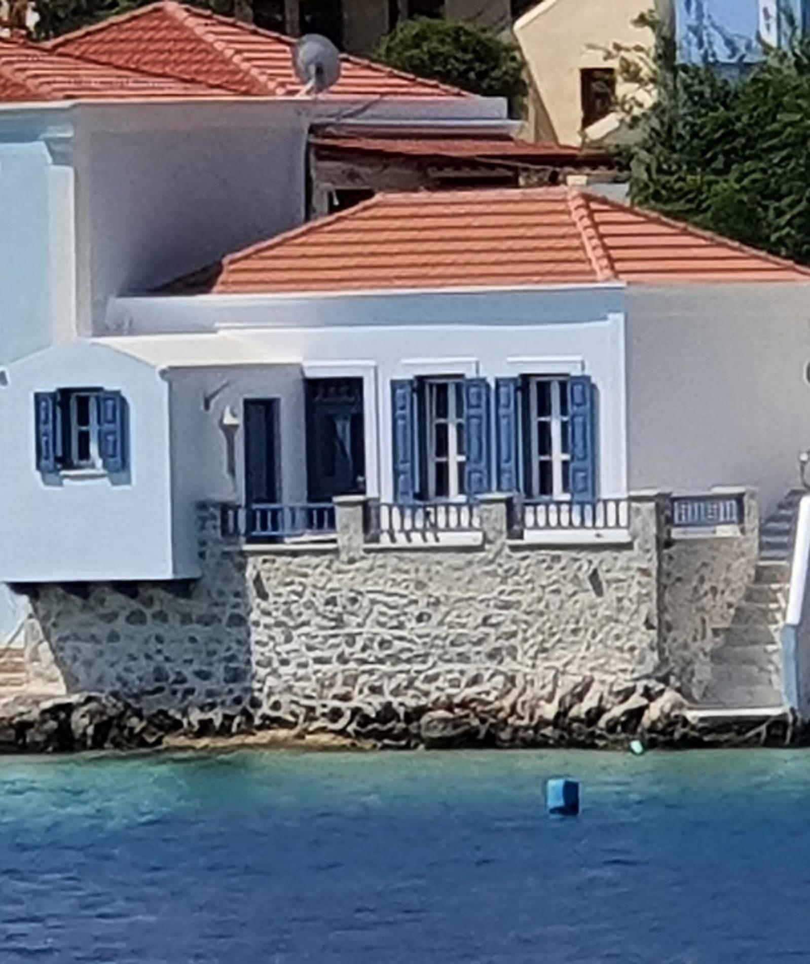 Halki Sea Breeze - A Waterfront Villa エクステリア 写真