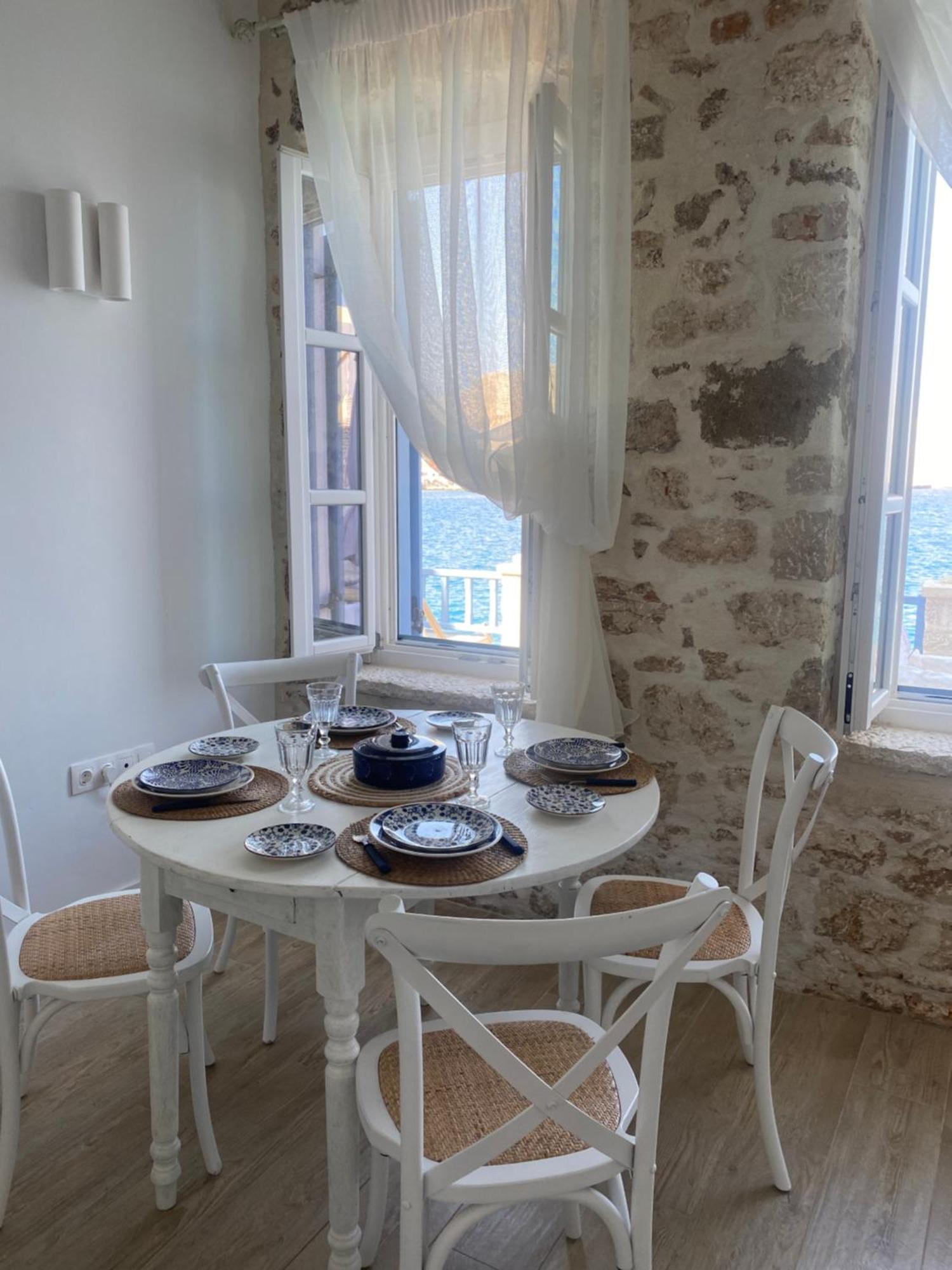 Halki Sea Breeze - A Waterfront Villa エクステリア 写真